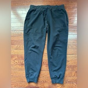 Mandala Women’s Petite Large black scrub pants.